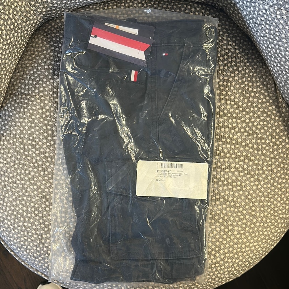 Tommy Hilfifer boys shorts size 7, NEW